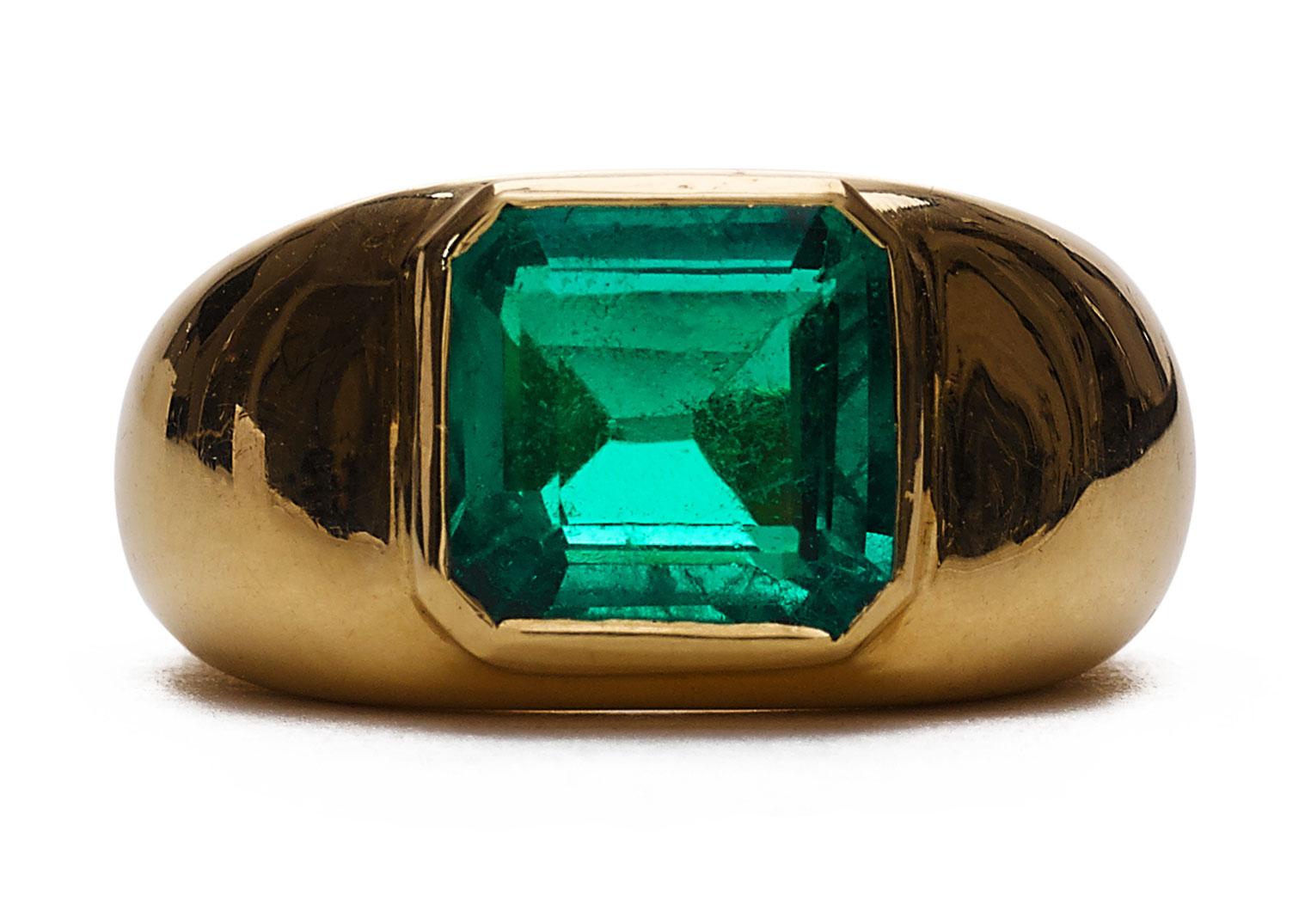 Cartier 1970s 18K Yellow Gold Ring with Bezel Set Emerald | Latest Revival